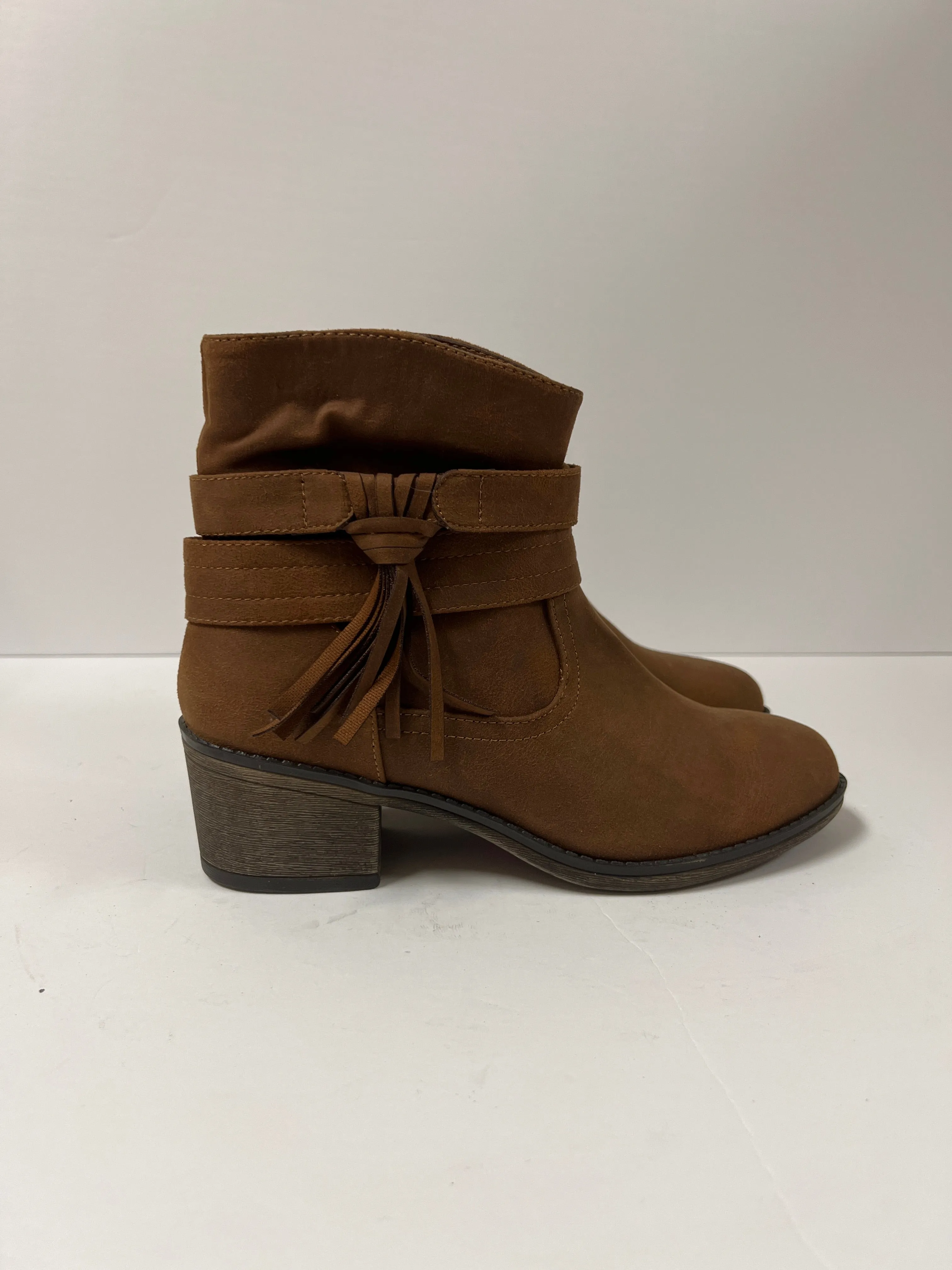 Boots Ankle Heels By Clothes Mentor  Size: 5.5