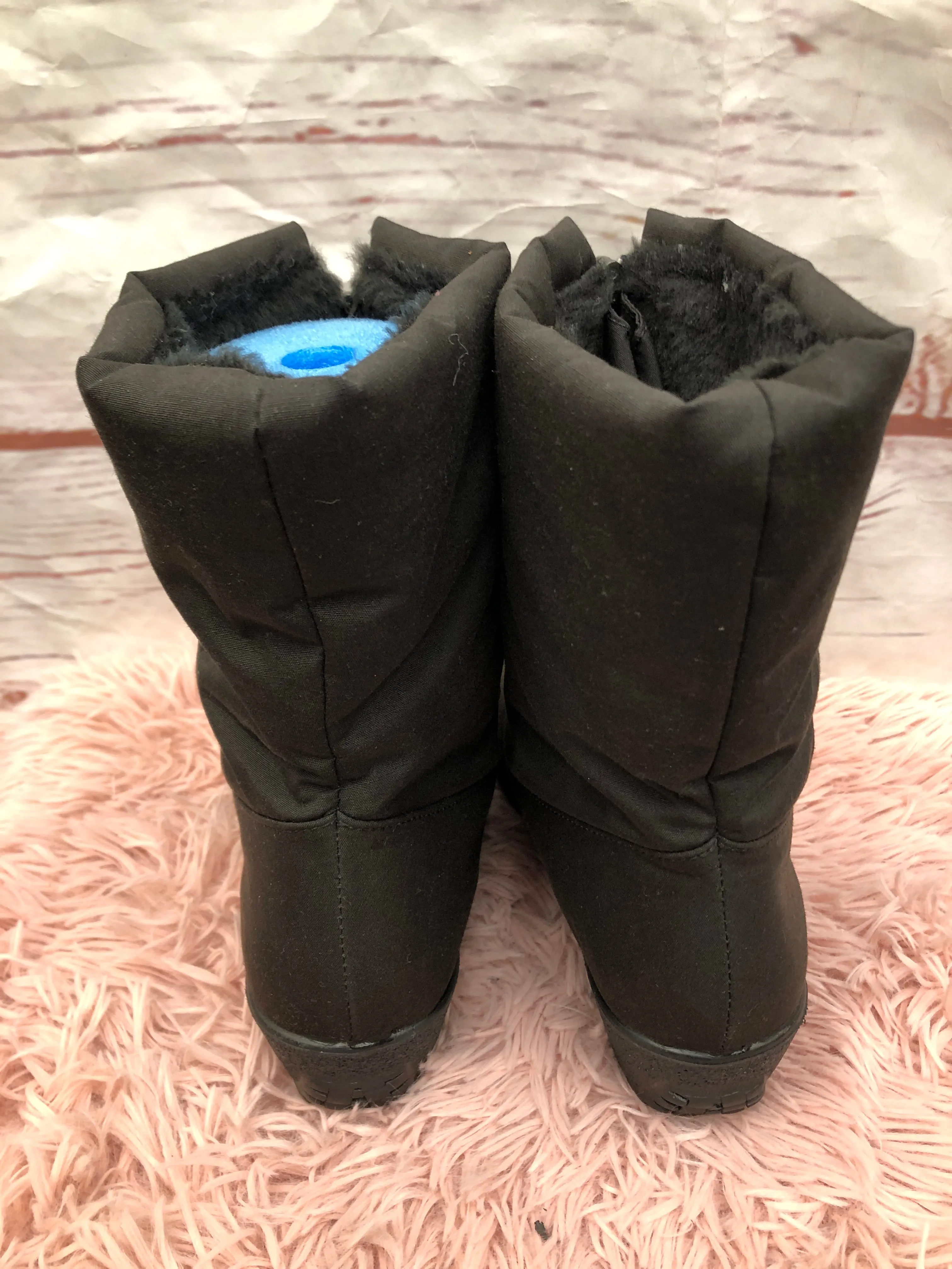 Boots Snow By Clothes Mentor  Size: 7